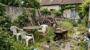 Débarras de jardin à Lyon : évacuation du mobilier, outils et végétaux encombrants